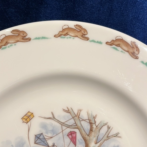 Royal Doulton Bunnykin 8” Plate, Flying Kites - Picture 6 of 8